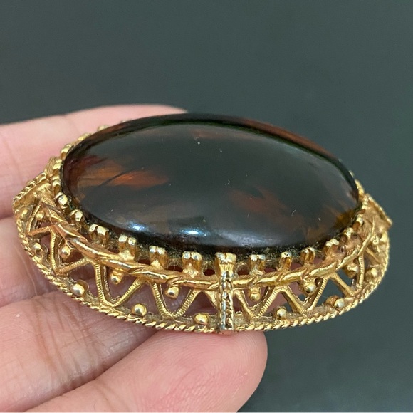 Vintage Baltic Amber Oval Cabochon Ornate Gold-tone Brooch 31.3g - Picture 3 of 12